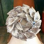 Silver Tone vintage Leaf Wreath Brooch Pin Layered Leaves Photo 0