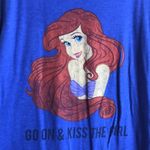 Disney  the little mermaid Ariel go on and kiss the girl T-shirt large Photo 3
