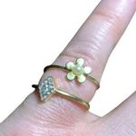 Boutique Delicate Gold Color Rings Diamond and Flower Theme Photo 12