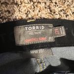 Torrid  Medium Wash Bombshell Skinny Leg Jeans Button Fly Casual Denim‎ 22R Photo 5