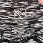 Daisy Fuentes fit distressed capri athletic leggings Photo 5