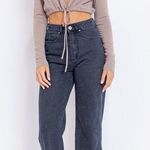 Le lis CHELSEA MOCHA LONG SLEEVE TIE FRONT CROP TOP Photo 3