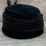 Vintage Velusuede Kamm's Black Velvet Pillbox Hat Feather Accent Photo 1