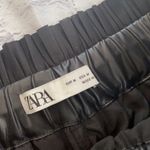 ZARA   BLK  leatherette pleated mini skirt preowned Photo 5
