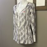 Under Armour Women’s Fitted Pullover W/ Long Sleeve Snap V-Neck & Sleeves- Med Photo 1