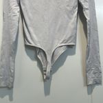 SO  by Kohls light grey v-neck bodysuit size small. In good condition! Photo 4