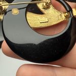 Trifari Vintage  Brooch Pin Gold Tone Black Signed - Has Wear Photo 8