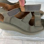 Clarks Sandals Womens 7.5 Gray Sage Reedly Juno Wedge Nubuck Strappy Open Toe Photo 8