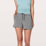 Lululemon Every moment Short 3.5” Photo 4