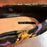 Tahari  Gia Floral Jacquard Kitten Heel Pumps Black Pointed Toe Size 7.5 M Photo 10