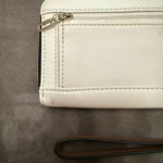 Guess  Wallet Photo 2