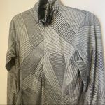 Brooks  Women's Athletic Top Long Sleeve Size Small Gray And Black 1/4 Zip Geo Photo 3