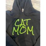 Gildan Heavy Blend Womens Medium Cat Mom Solid Black w/ Green Hoodie Sweatshirt Photo 1