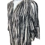 Gloria Vanderbilt Maurice’s cute black and white tunic with bell sleeves! New Photo 6