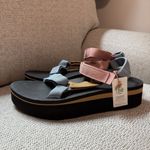 Teva  NWT Women's Flatform‎ Universal Platform Sandal in Rainbow Light Multi 11 Photo 2