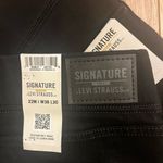 NWT Levi signature Totally Shaping Pull Photo 8