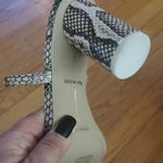 NAYLIN SANDAL BY DOLCE VITA Gray Size 6.5 Photo 1