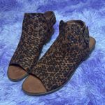 Baretraps  Womens Scotlyn Open Toe Flat Cushioned Strappy Slingback Sandal 5.5M Photo 2