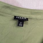 Torrid Women's Sleeveless cinched Waist Gold Chain Notch Necklaine Green Dress 0 Photo 7