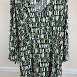 Apostrophe Plus Size 1X 2X Blouse Green Black White V Neck Stretch Top Workwear Photo 0