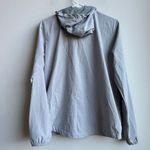 Vuori  Light Gray Outdoor Trainer Shell Lightweight Jacket Size Medium VW501 Photo 2