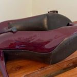 Stuart Weitzman Burgundy Red Patent Leather Bow Heel Feminine 7.5 Peep Toe Photo 5