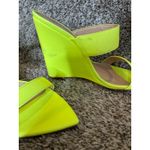 Schutz  Soraya Wedge Sandal Neon Yellow Size 6 Leather Sole Photo 3
