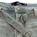 Hollister High Rise Mom Shorts 3" blue denim with belt and buckle size 11 Photo 4