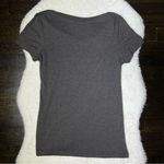 Piper by SmartPak Gray V-Neck Short Sleeve T-Shirt Photo 3