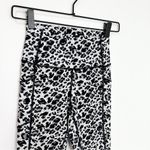 Zyia  Snow Leopard Pocket Brilliant Hi-Rise 7/8 Leggings sz 2 Athletic Activewear Photo 4