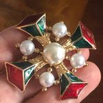 Trifari Vintage enamel and pearl Maltese cross brooch pin Photo 3