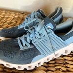 on cloud Sneakers Photo 0