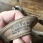 Wear ever size 6 sandals Photo 2