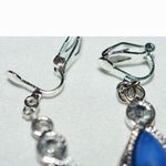 Source Unknown NWOT Exciting Blue Stone Inset Silver Tone Rhinestone Accent Clip On Earrings Photo 2