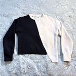 Alice + Olivia ♨️ Black / Off White Colorblock Asymmetric Hem Sweater – Size XS💛 Photo 6