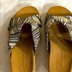 Skechers   WO 8.5 Tan and Black Slide Sandals with Geometric PatternWoven straps Photo 0