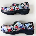 Dansko ‎ Professional Clogs Multi-Colored Abstract Design Red Hearts - (40) 9.5 Photo 3
