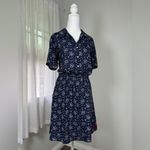 Calvin Klein Jeans Calvin Klein Navy Blue & White Floral Print Short Sleeve Knee Length Dress Photo 5
