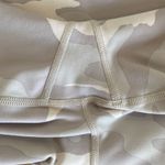 Athleta  Elation Camo 7/8 Tight Taupe Gray Women’s Small Workout Activewear Gym Photo 13