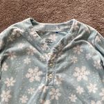 Cabela's  Snow Flake Fleece Night Shirt SIZE M Photo 1