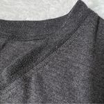 Piper by SmartPak Gray V-Neck Short Sleeve T-Shirt Photo 10