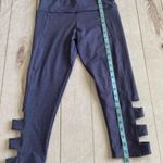 Onzie  Capri Crop yoga Side Cut Out Leggings Sz SM Photo 3