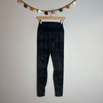 Alo Yoga  High-Waist Camo Vapor Legging in Black Camo Photo 2