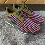 Nike  Roshe Two Flyknit "Olive Flak" sneakers with pink blast stripes Photo 7