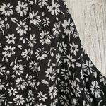 Everleigh NWT Sleeveless Black White Floral Sharkbite Tank Top Size Medium Photo 4