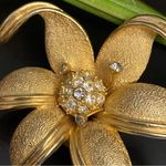 Vintage Unsigned Brushed Gold 3D Flower Brooch Photo 8