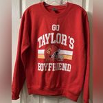 Gildan TAYLOR SWIFT — GO TAYLOR'S
BOYFRIEND CHEIF'S SWEATSHIRT Size S Photo 0