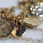 Daisy Fuentes Daisy Fuentez Hammered Gold Tone Disc Link Chain Single Strand Casual Necklace Photo 2