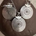 SET: Matching silver metal disc earrings & necklace Photo 2