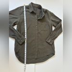 Uniqlo  Olive Green Woman’s Shirt 🌴 Photo 1